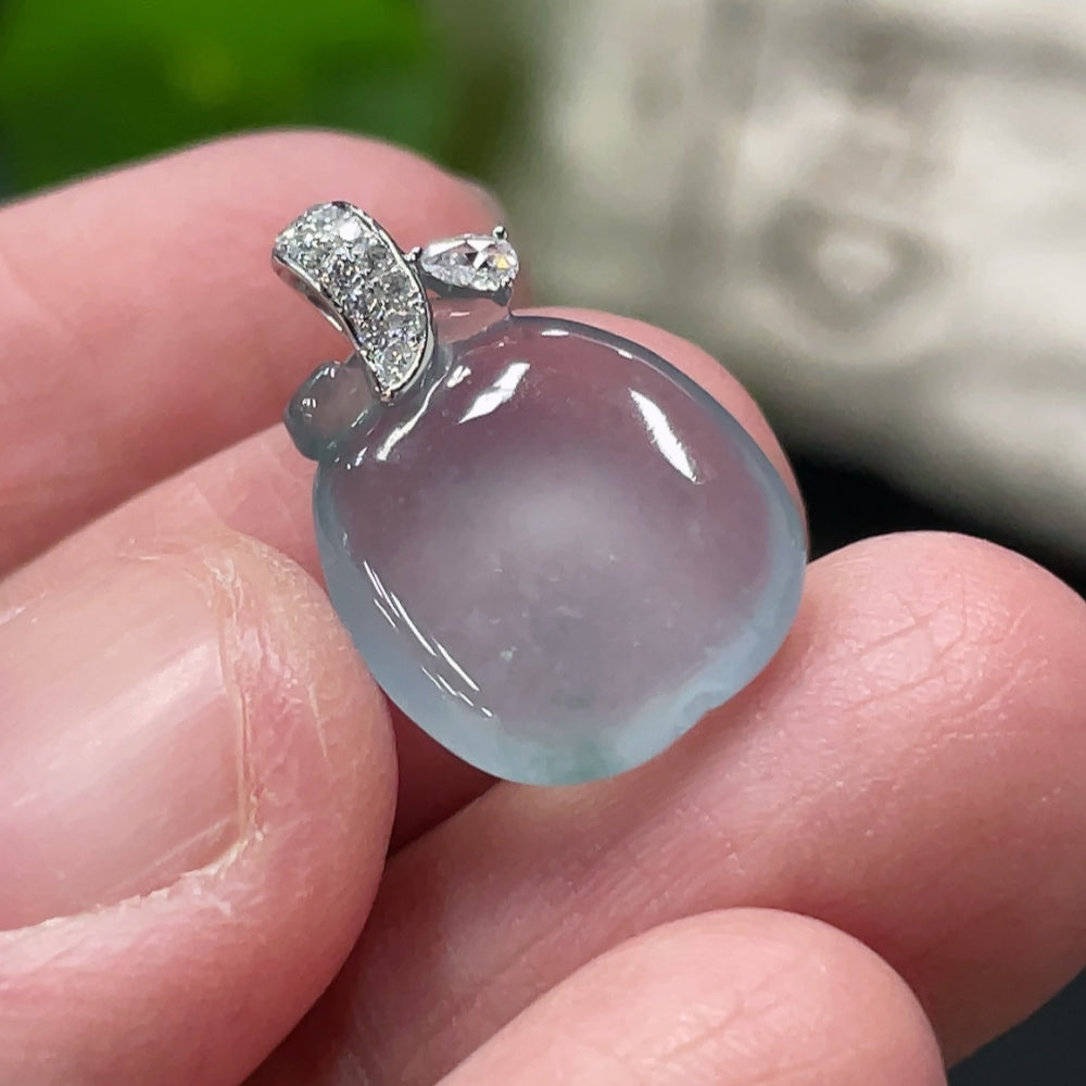 Jadeite apple pendant with 18k gold clasp and diamond accents, weighing approximately 1.8g, displayed against a neutral background.