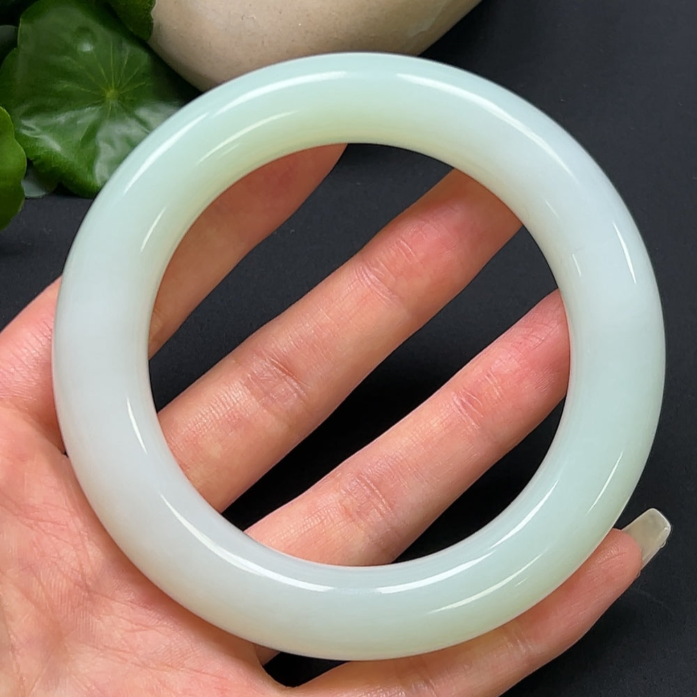 HKHQ Hetian Jade round bangle bracelet, size 61.5, weighing 96.73g, showcasing smooth jade craftsmanship.