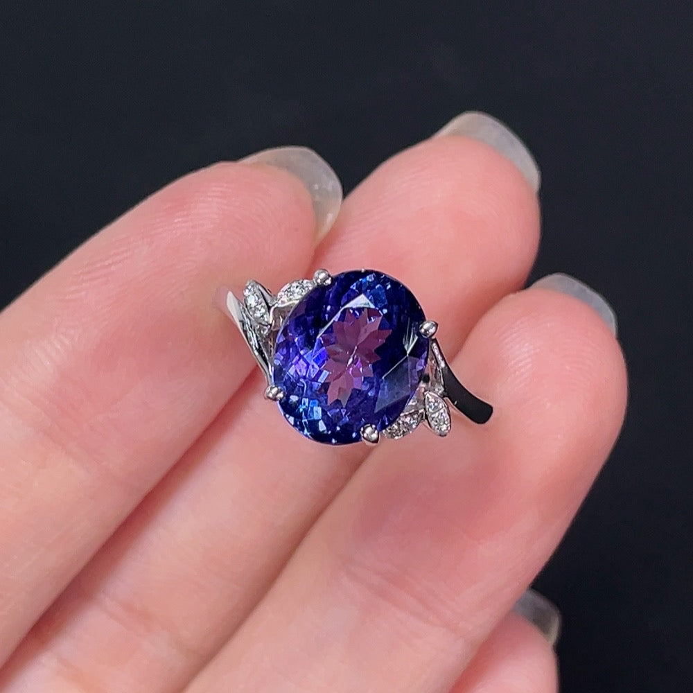 Elegant Tanzanite ring with 18K gold band, featuring a vibrant, faceted gemstone in a classic jewelry design.