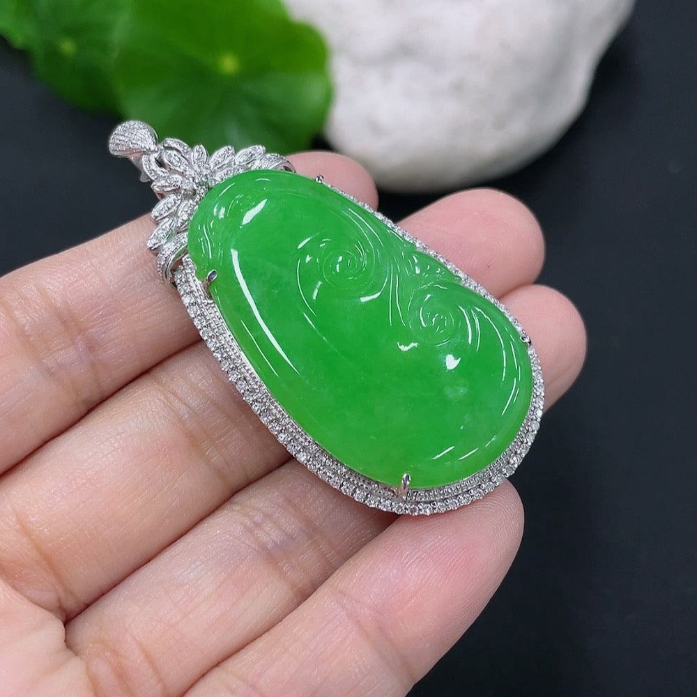 Jadeite inlaid Ruyi pendant with 18K gold and diamonds, showcasing intricate craftsmanship and elegant design.