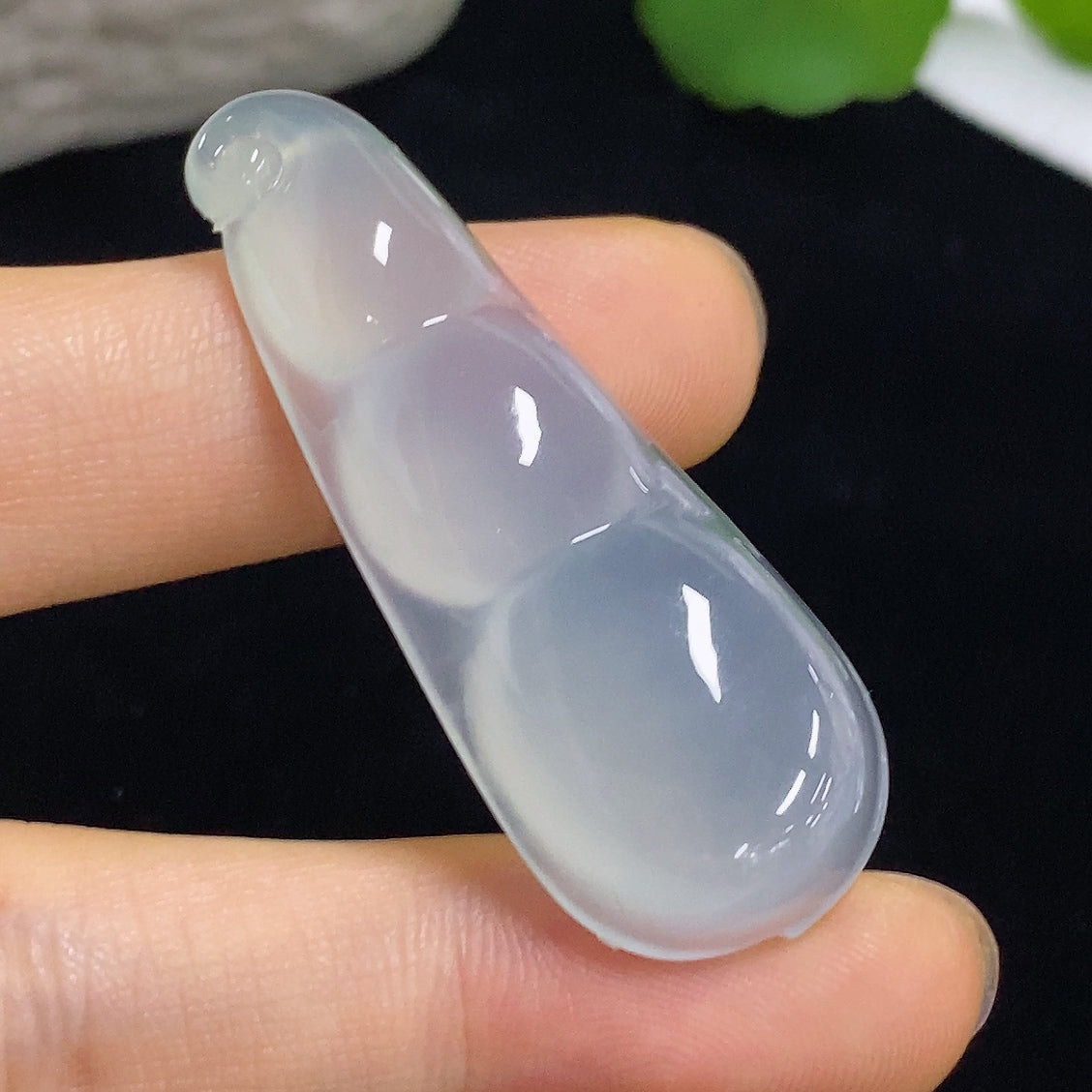 Jadeite pendant with Fu Dou design, weighing approximately 9.8g, featuring smooth green jade stone in close-up view.