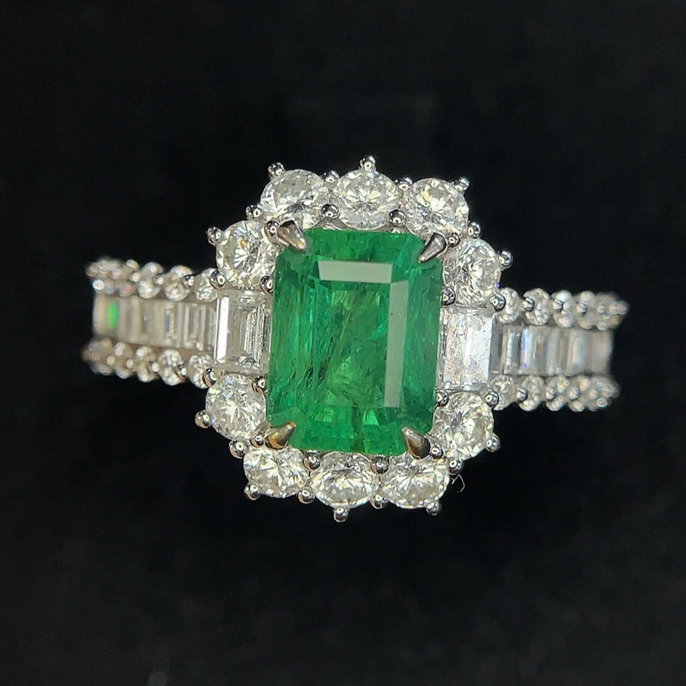 HKHQ emerald ring in 18K gold with clarity enhancement, size 19.5, weighing approximately 6.23g, with certificate.