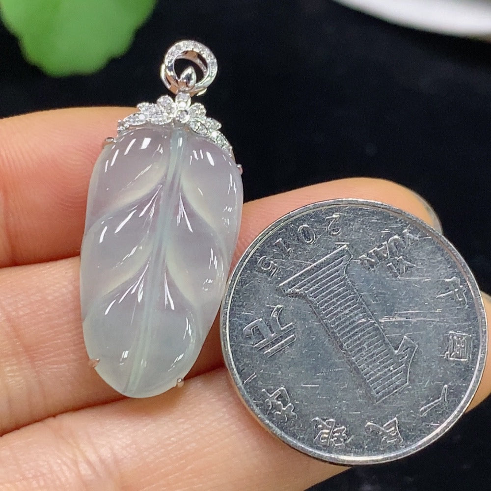 Jadeite leaf pendant with 18k gold and diamond accents, crafted by HUILIU HQ, weighing approximately 3.35g.