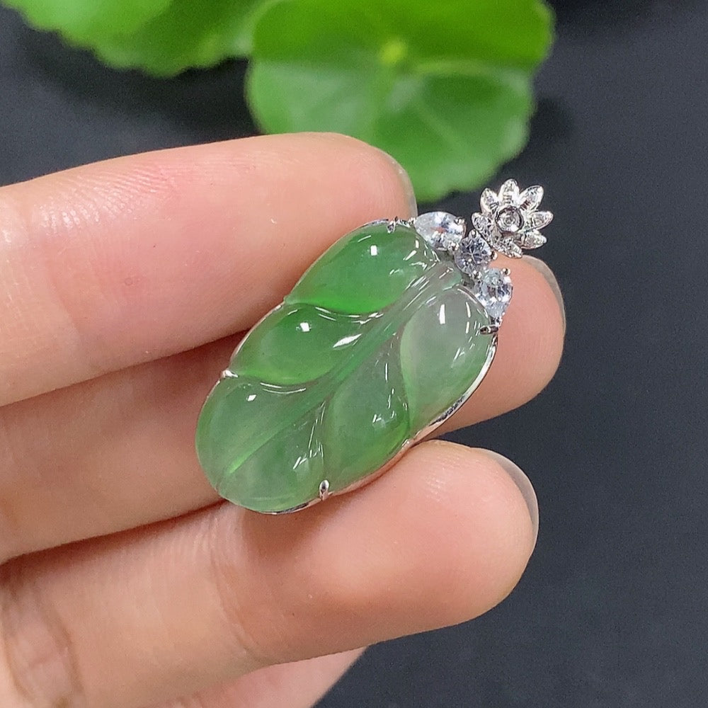 Jadeite Leaf Inlaid Pendant 18K Gold Total Weight Approx. 2.78g