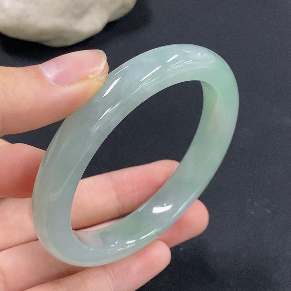 Jadeite round bracelet in size 55 with a total weight of 49.08g, featuring smooth, polished green jade beads, by HKHQ.