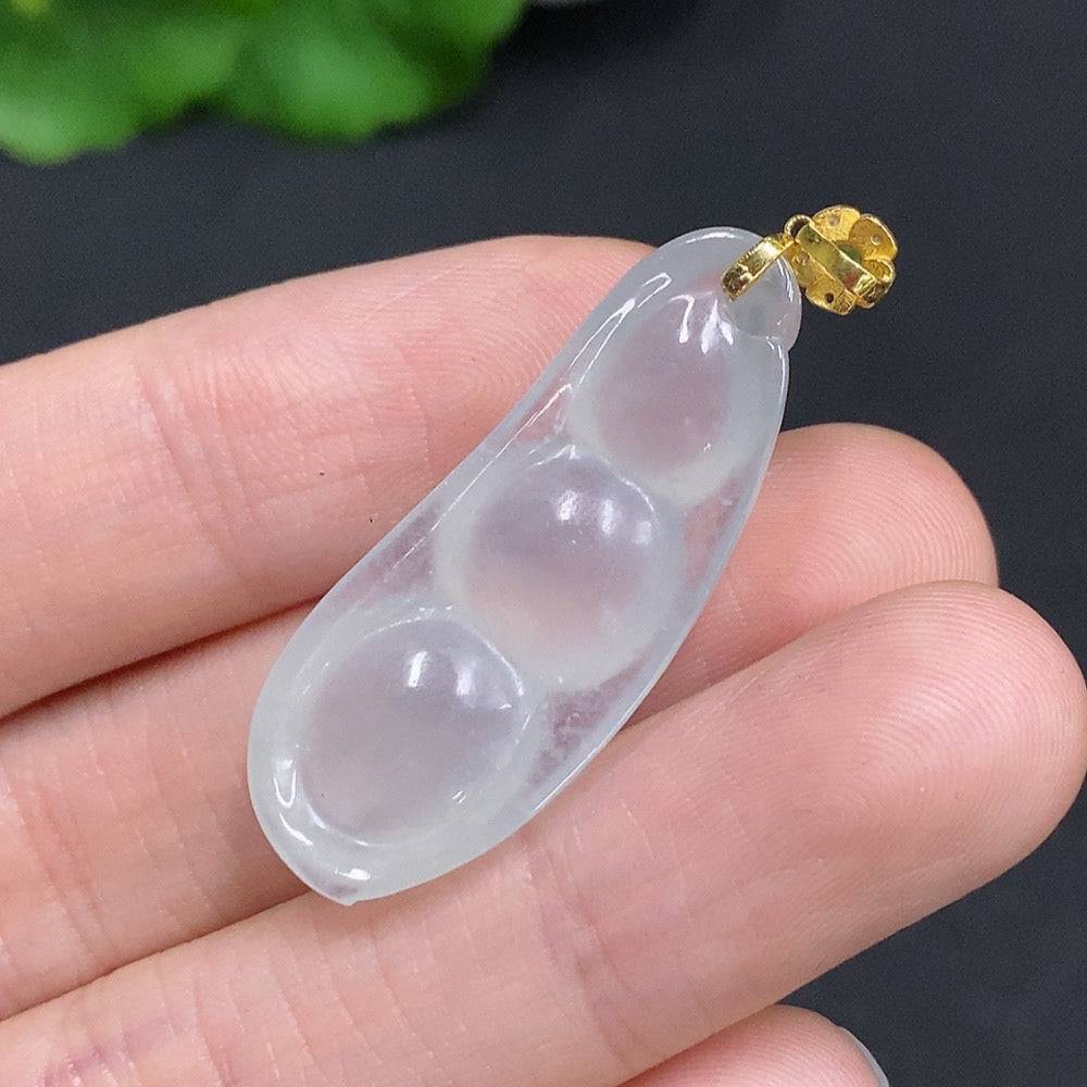 Jadeite lucky bean pendant with 18K gold clasp and diamond accents, crafted by HUILIU HQ, weighs approximately 5g.