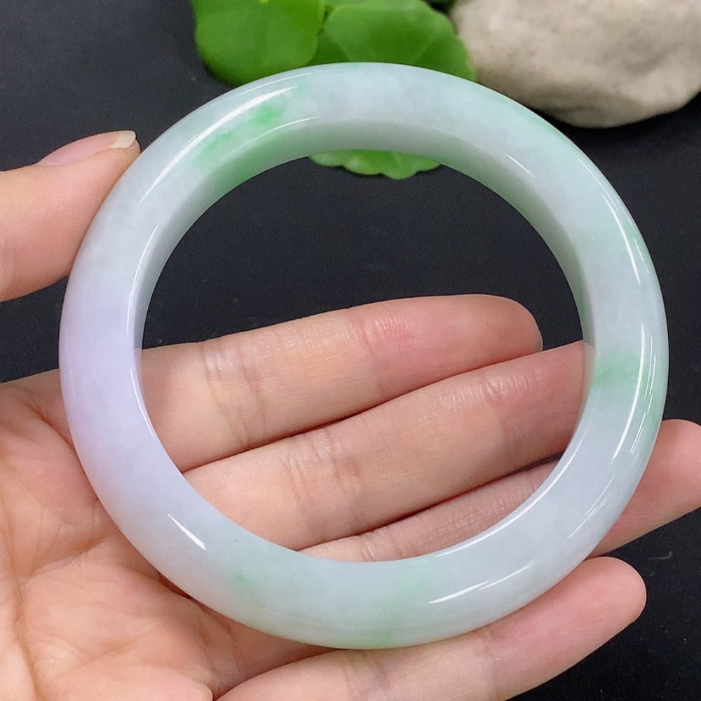 HKHQ jadeite round bangle in size 58.9 with a weight of 76.08g, showcasing smooth, polished green jadeite bracelet.