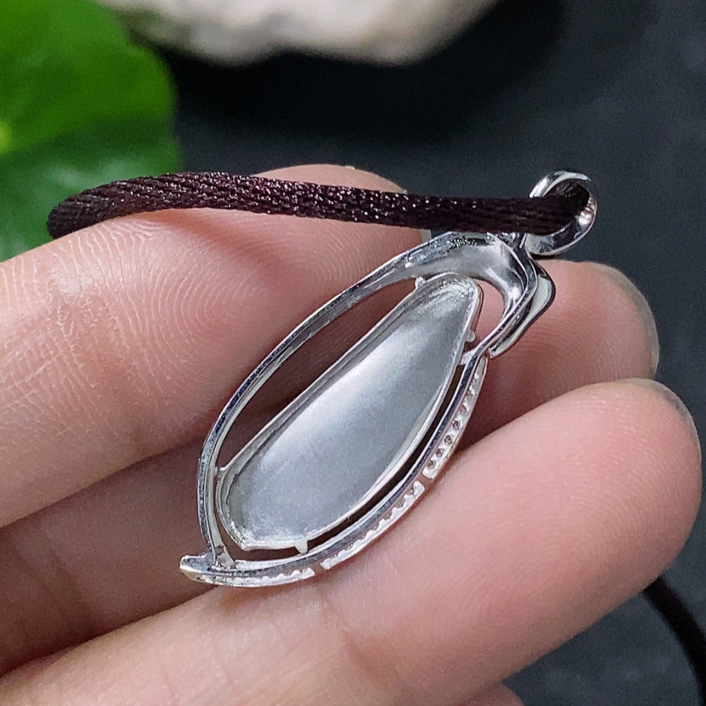 Jadeite Inlaid Lucky Bean Pendant No Mark Surface Gold Content Au75% Diamond Accent Total Weight Approx. 3.87g with Rope