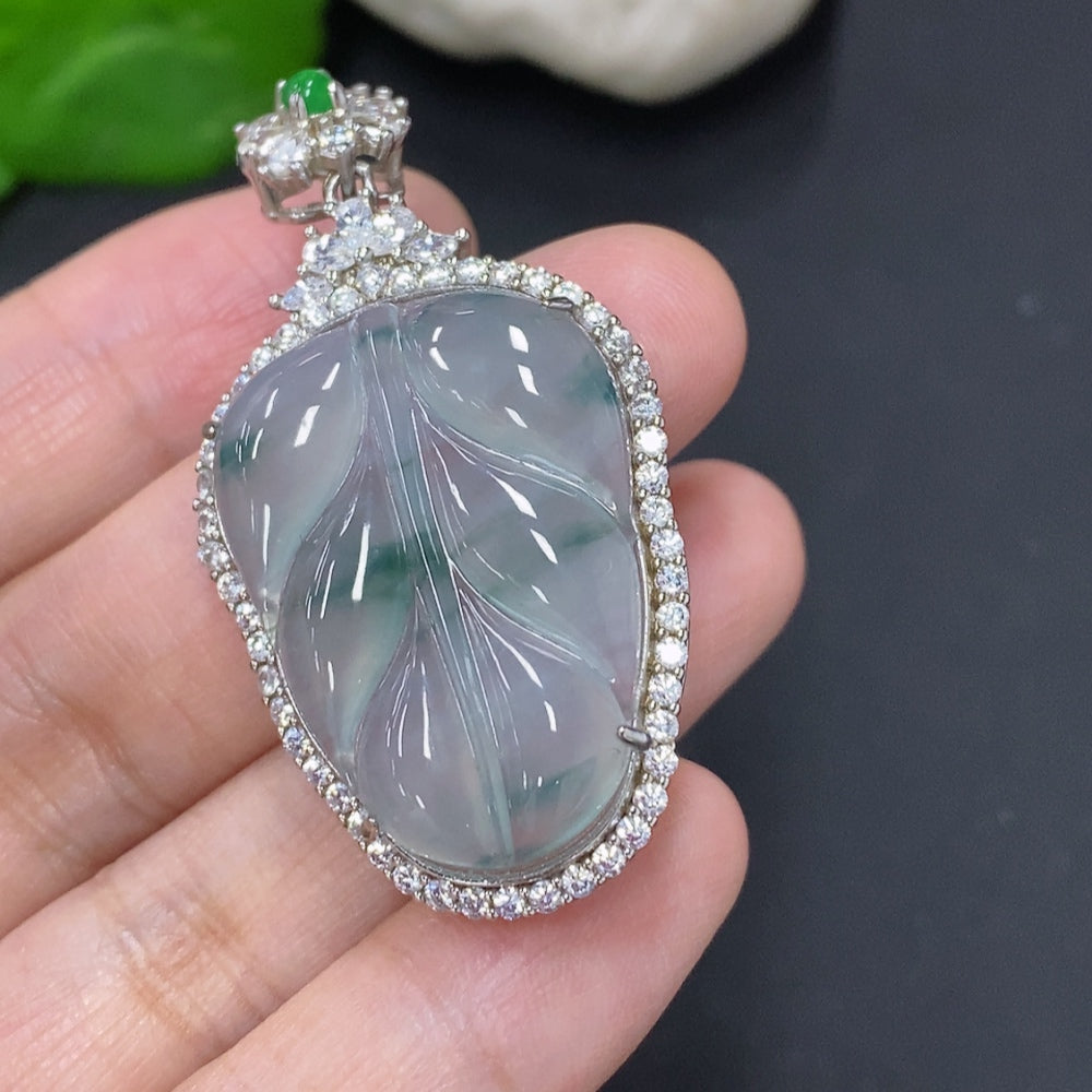 Jadeite leaf inlaid pendant Non-gold inlaid Total product weight about 8.5g (top bead non-A)