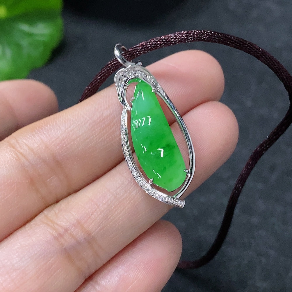 Jadeite Inlaid Lucky Bean Pendant No Mark Surface Content Au75% Diamond Accent . with Rope | Huiliu Certified