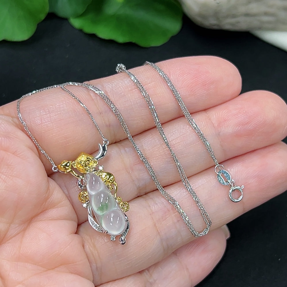 Jadeite Pendant Set in 18K Gold (with Diamond Accents) (Including Chain Weight)