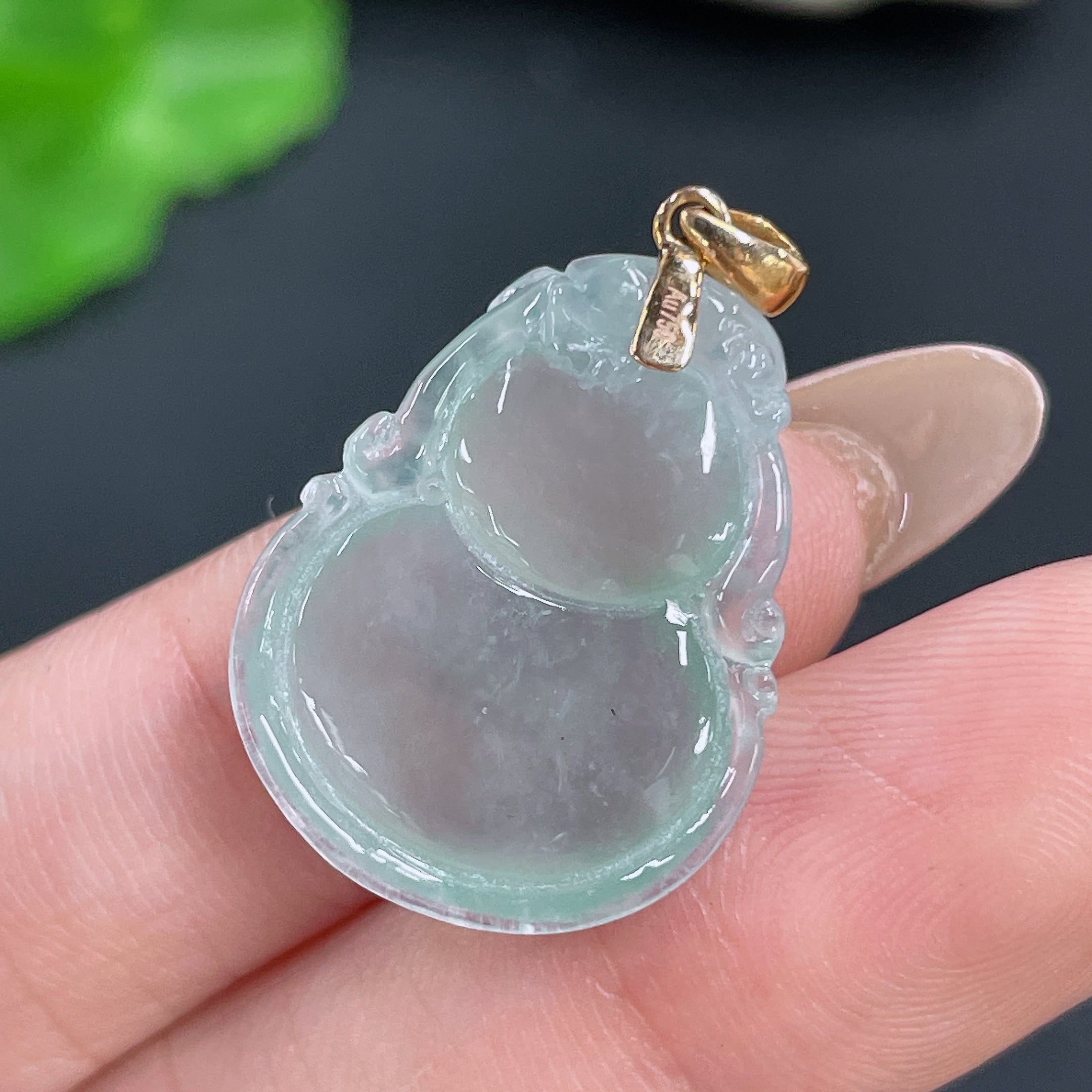Jadeite Pendant Gourd with 18k Bail Total Weight Approx. 3.94g
