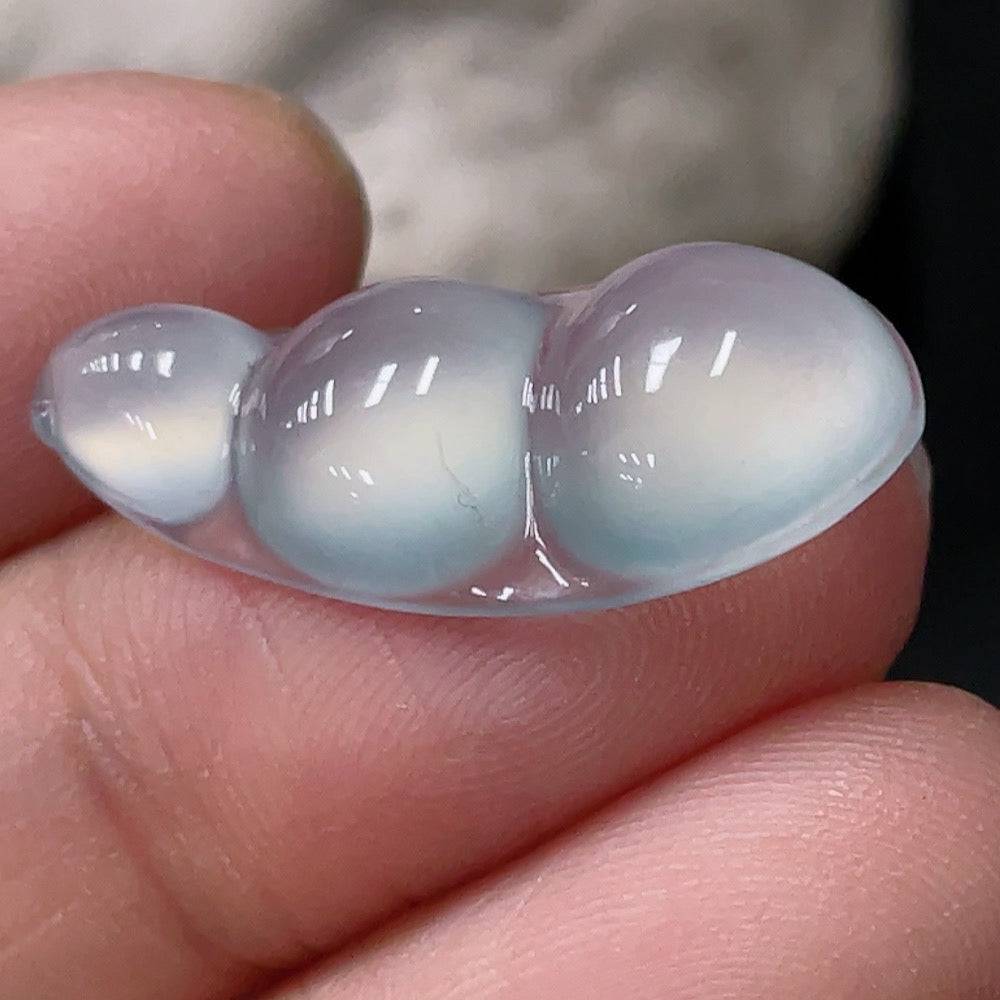 Jadeite pendant with lucky beans inlaid, crafted by HUILIU HQ, weighing approximately 1.86g, showcasing intricate jade jewelry design.