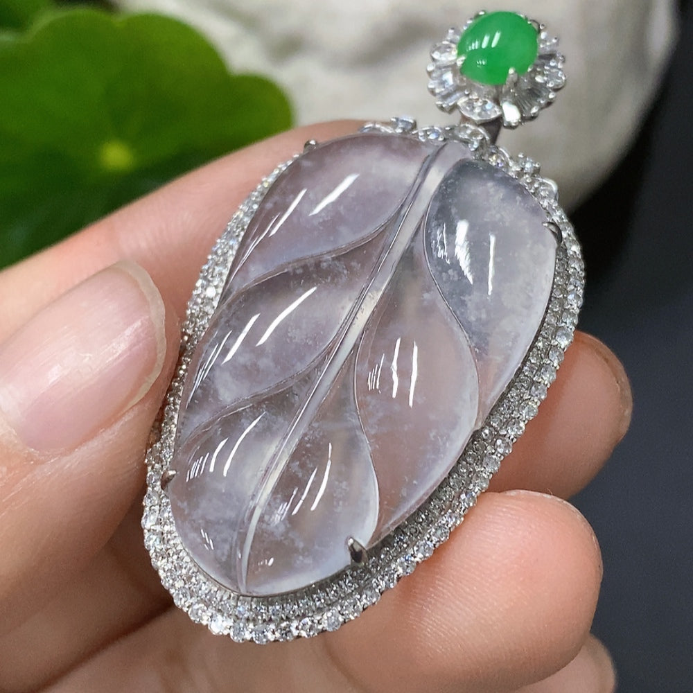 Jadeite Leaf Pendant with 18K Gold Inlay, Approximately 8.1g