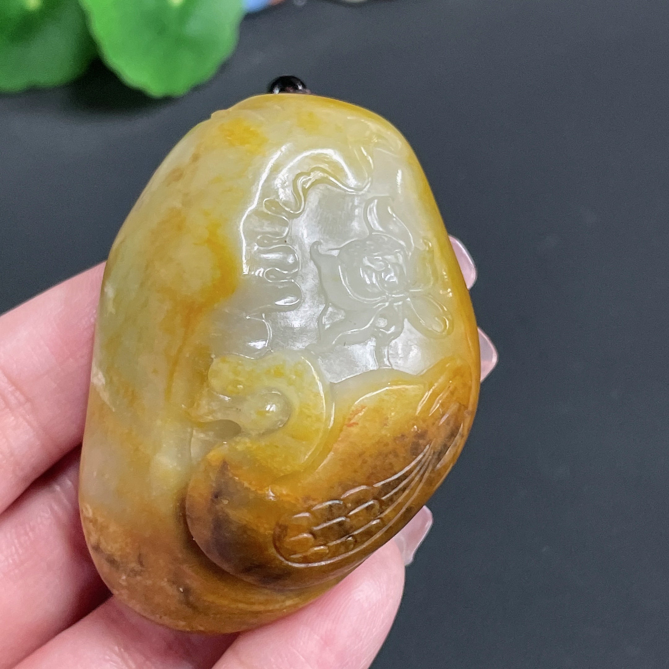 Hetian Jade Handheld Ornament Swan (with rope) . Undetermined Skin Color Origin | Huiliu Certified