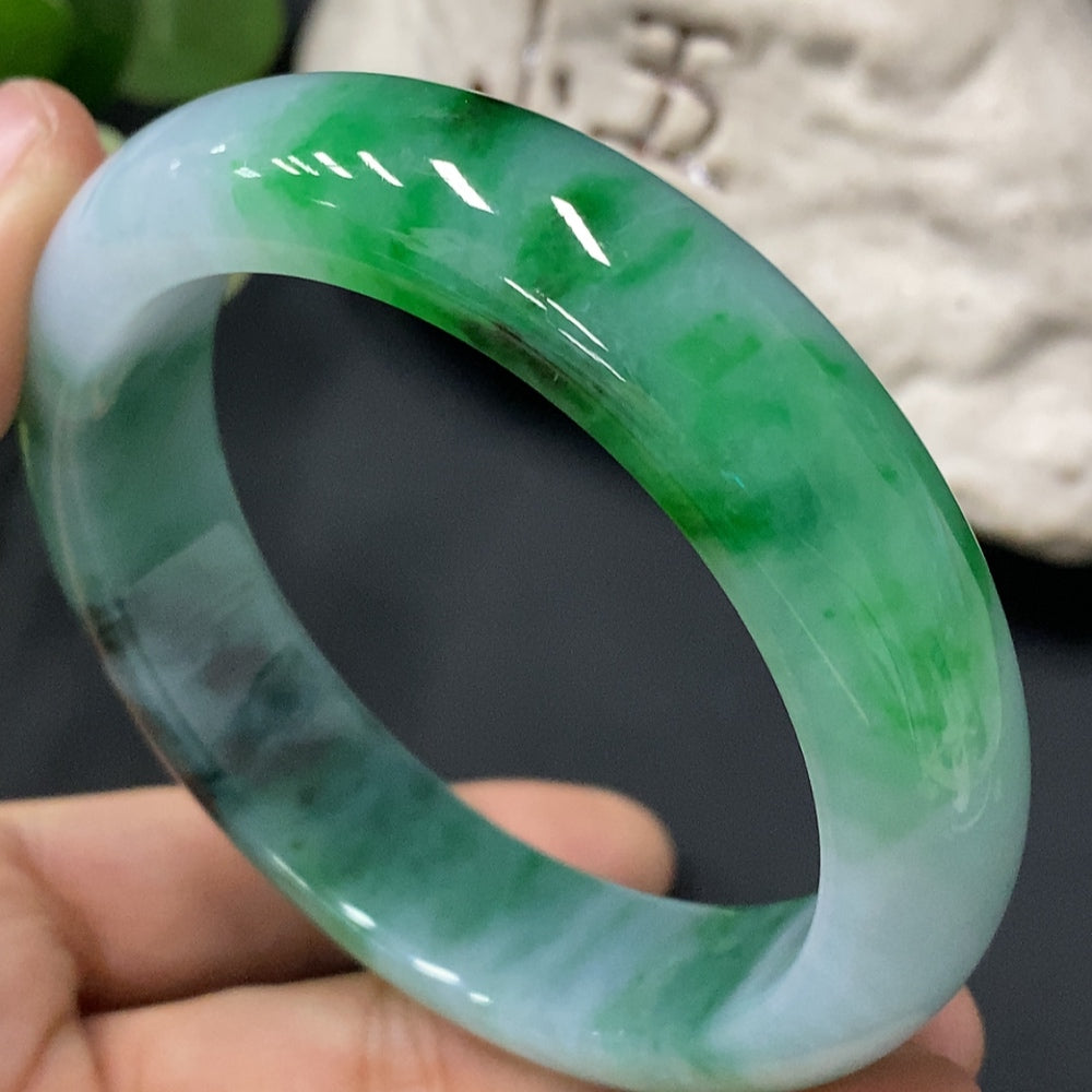 Jadeite Round Bangle 53.8 Loop Size