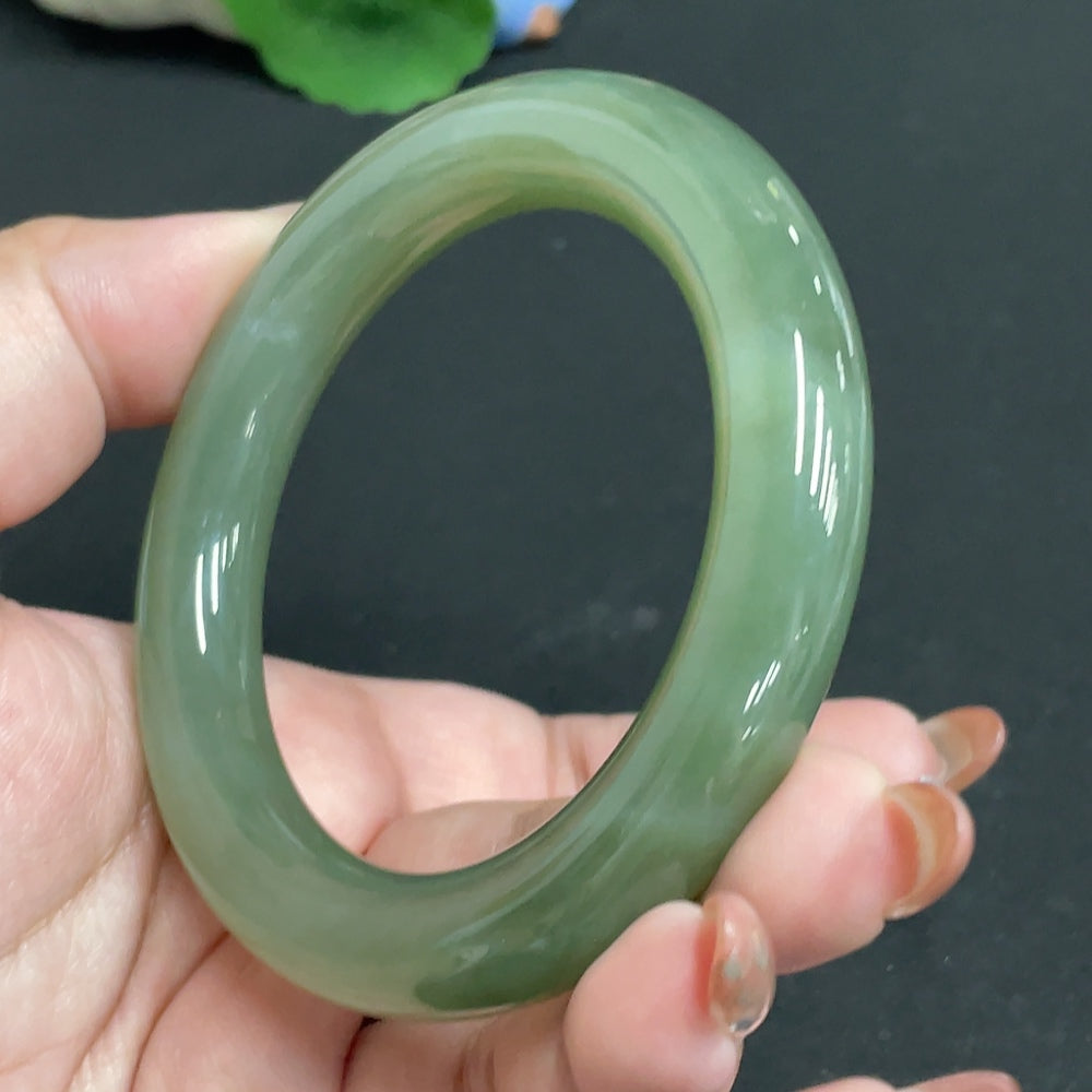 HUILIU HQ Hetian Jade round bangle, size 56.7, with a total weight of 63.7g, showcasing smooth polished jade surface.