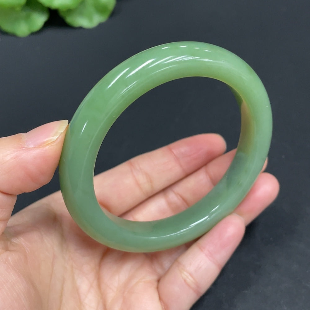 Hetian Jade round bracelet with size 56.8 and weight 50.3g, crafted by HUILIU HQ, featuring smooth, polished jade beads.