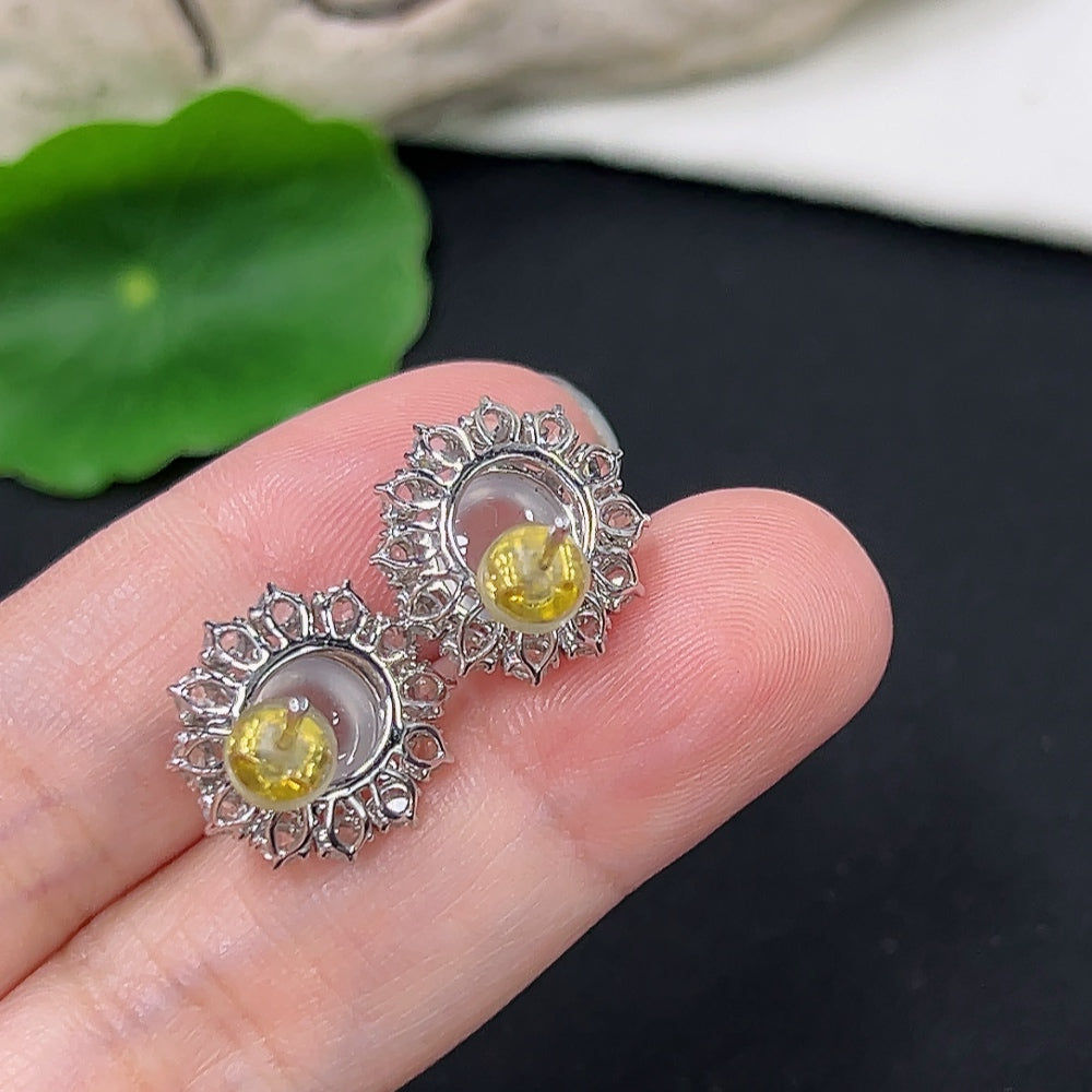 Unmarked jadeite earrings with 18k gold and diamond accents, featuring a delicate design and a total weight of 4.9 grams.