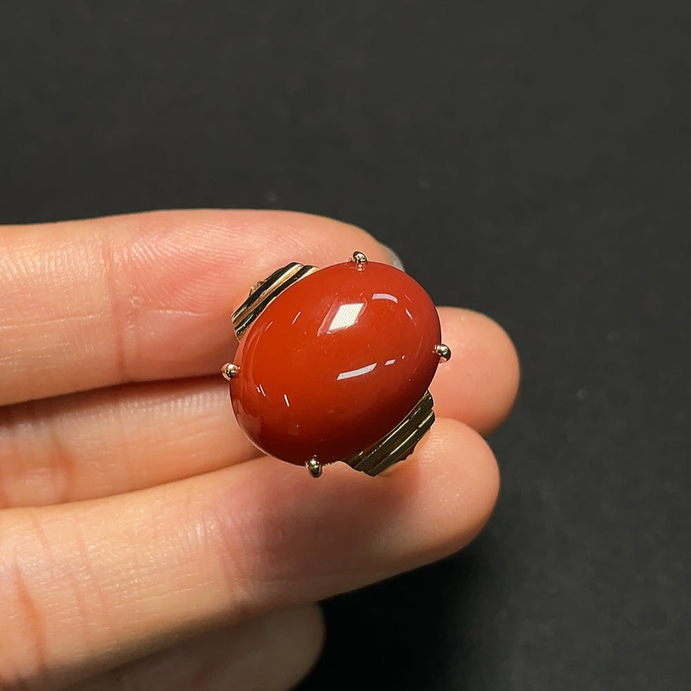Red Agate Ring with Visible Organic Matter, 18K Gold, Total Weight Approx. 6.93g, Size 14.5