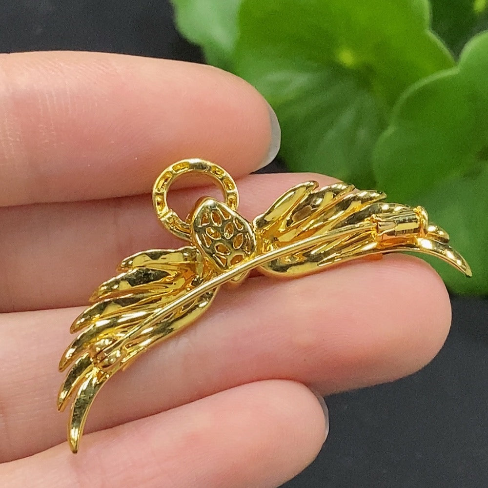 Jadeite inlaid brooch with 18K gold and diamond accents, crafted by HUILIU HQ, weighing approximately 5.6 grams.
