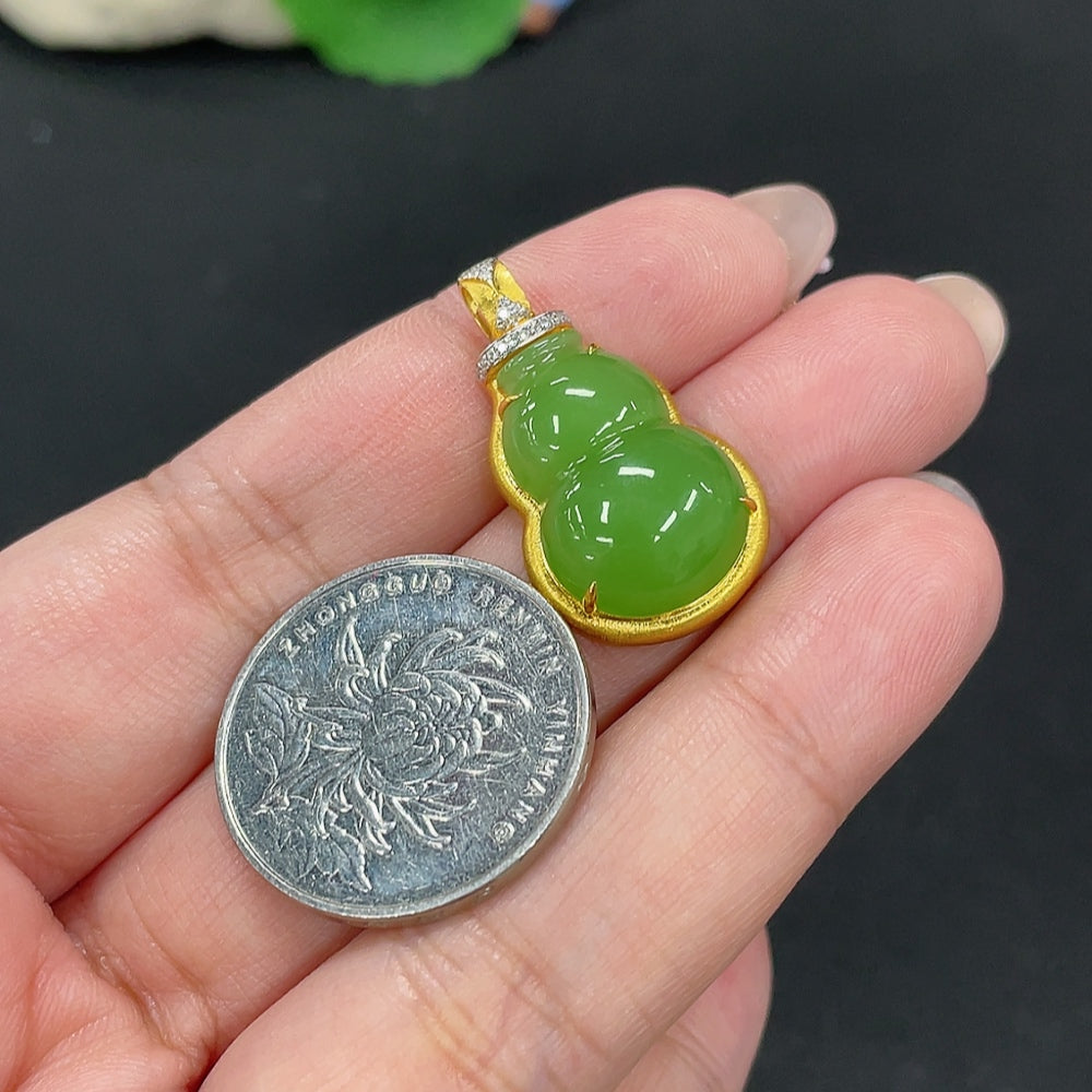 Hetian Jade Jasper Inlaid Pendant Gourd Total Weight Approx. 3.5g 18k with Diamond Accents