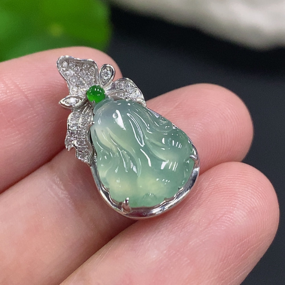 Jadeite Pendant in 18K Gold with Diamond Accents, Total Weight Approx. 2.4g