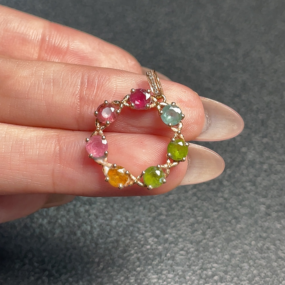 HUILIU HQ 18K gemstone pendant with 2.18g total weight and 3.6mm tourmaline stone, showcasing a delicate, polished jewelry piece.