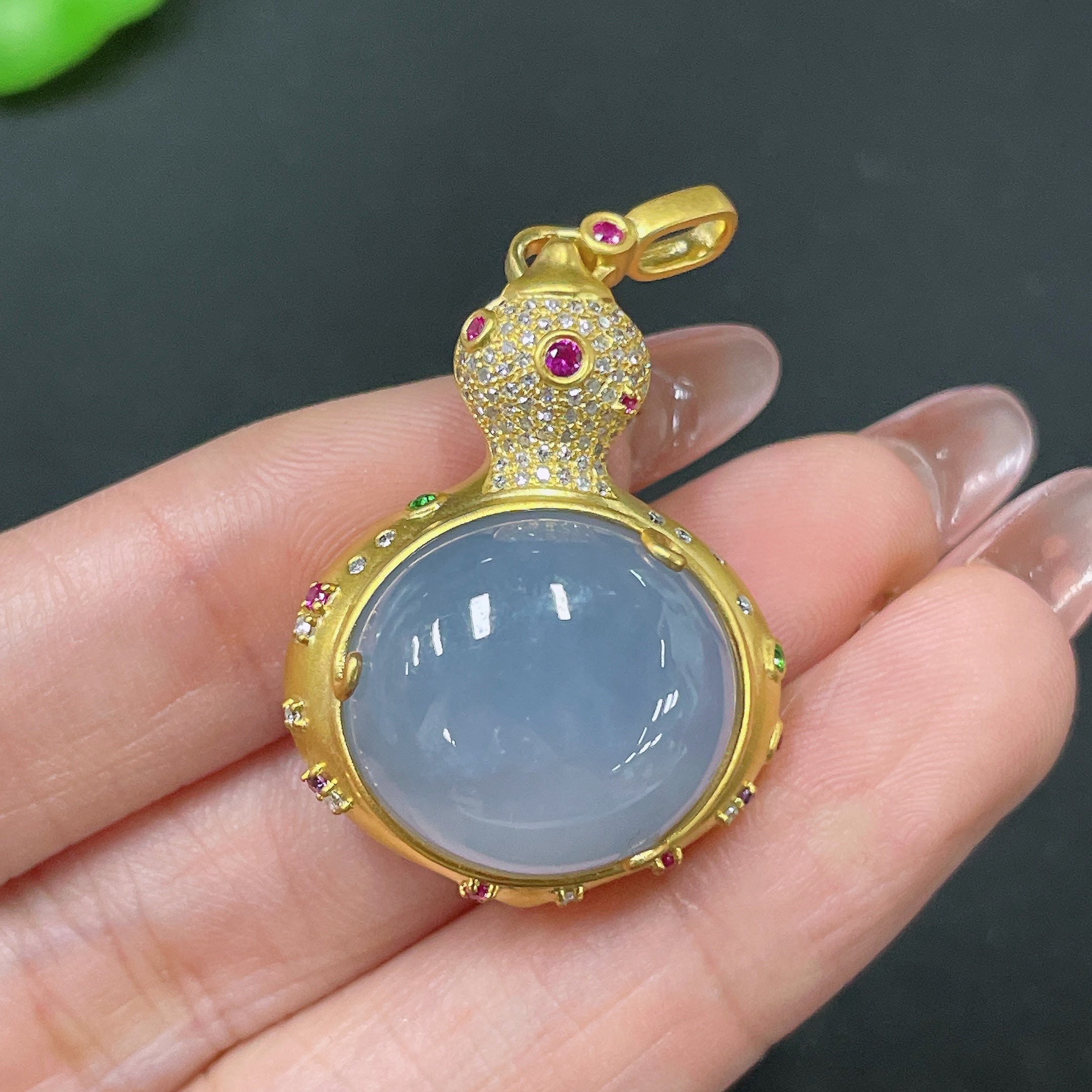 Jadeite pendant with 18k gold setting and colorless diamond accents, crafted by HUILIU HQ, showcasing the elegant jewelry design.