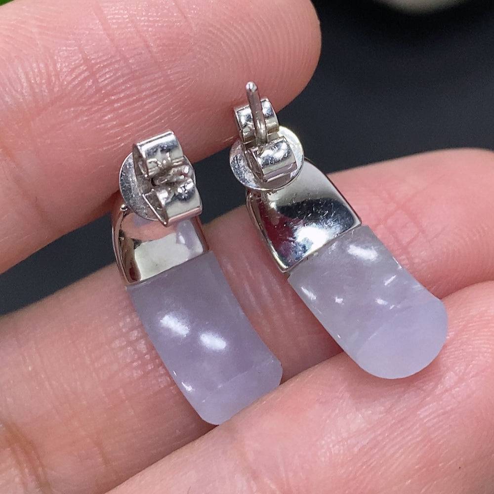 Jadeite ear studs with 18K gold mounting, featuring smooth green jade stones, by HUILIU HQ, total weight approx. 4.2g.