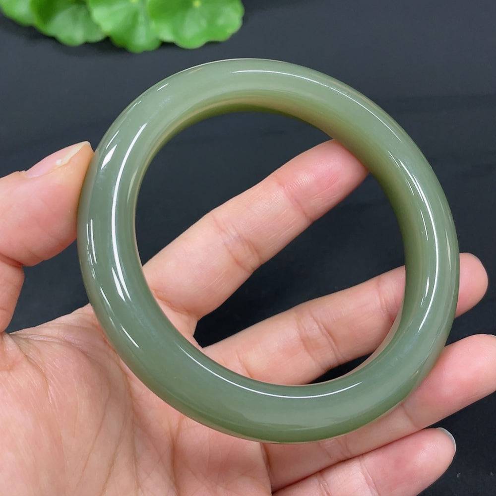 Huiliu certified Hetian Jade round bracelet featuring smooth, polished jade beads on a delicate elastic cord.