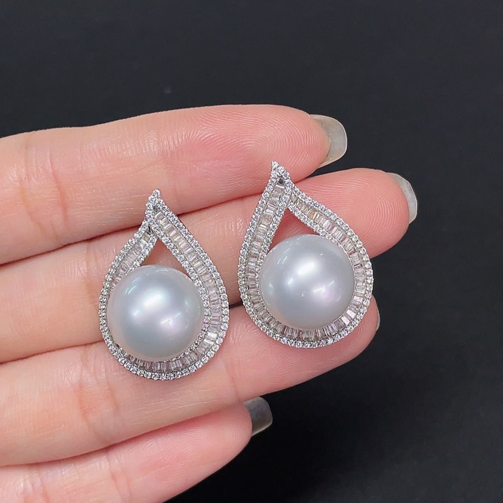 Seawater Pearl Inlaid Earrings 14k Gold Approximately 13.3mm Total Weight About 12.06g Non-Diamond