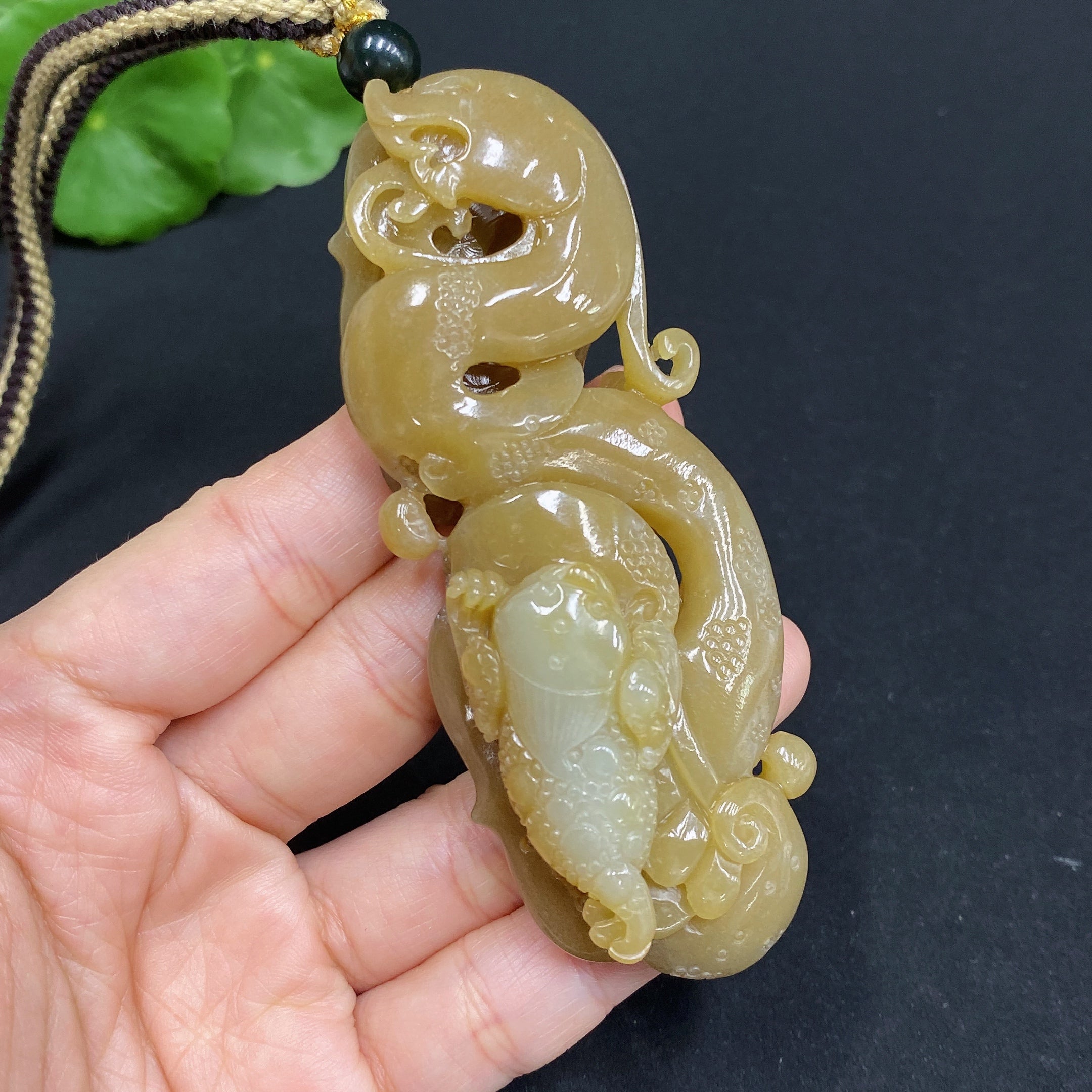 Hetian Jade Handheld Carving - Three-Legged Golden Toad | Huiliu Certified
