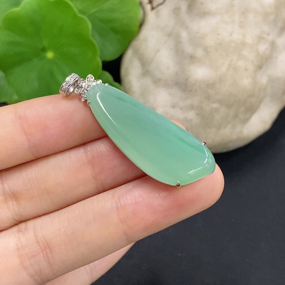 Jadeite Blessing Melon Pendant with 18K Gold and Diamond Accents, Total Weight Approx. 6.1g
