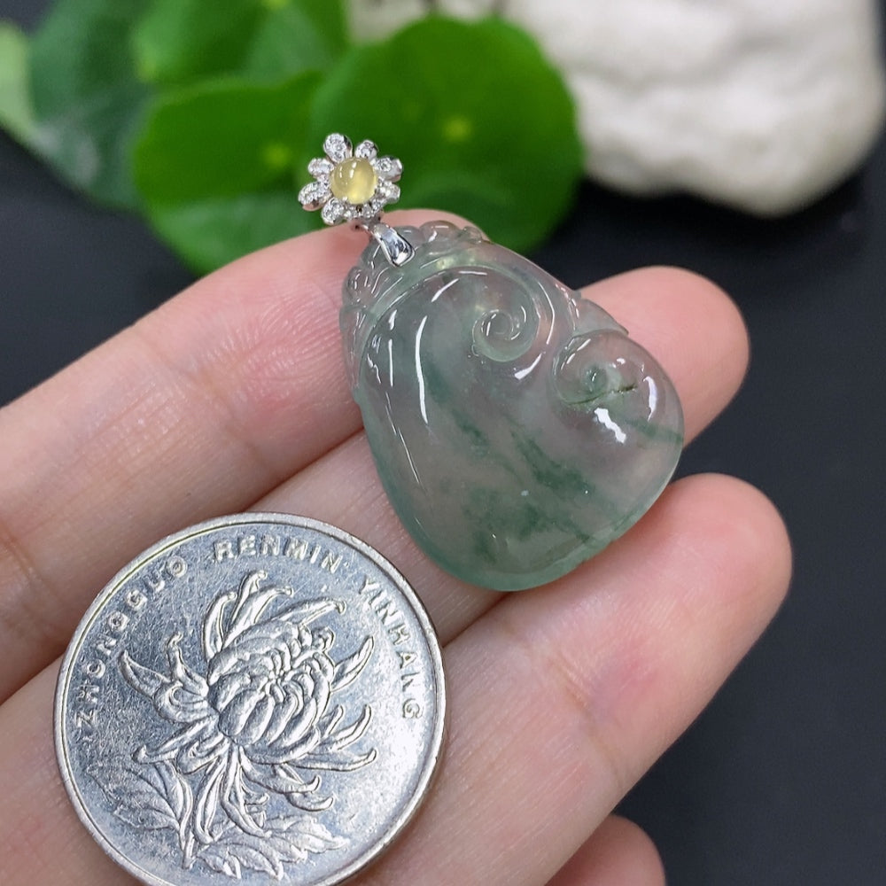 Jadeite Ruyi Pendant with 18K Gold Clasp, Total Weight Approximately 4.9g (Diamond Accented)