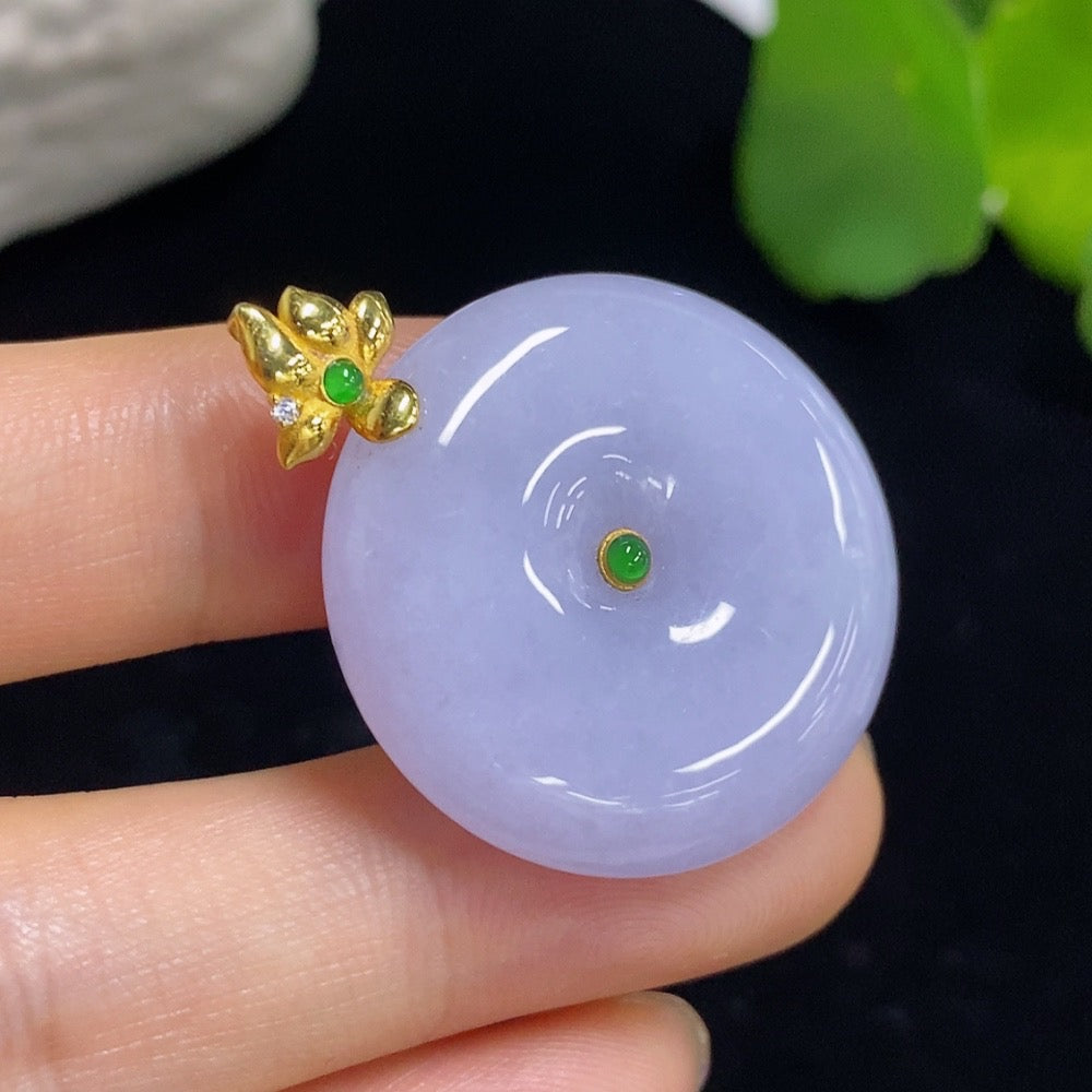 Elegant jadeite peace knot pendant with inlaid design on 18K non-diamond setting, crafted by HKHQ.