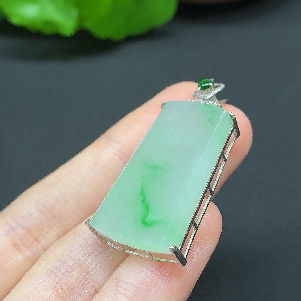 Jadeite Plain Pendant Necklace 18k with Diamond Side Stones