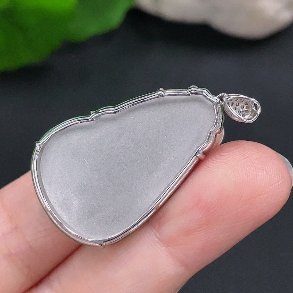 Jadeite Ruyi Inlaid Pendant 18K Gold Total Weight Approx. 6.1g