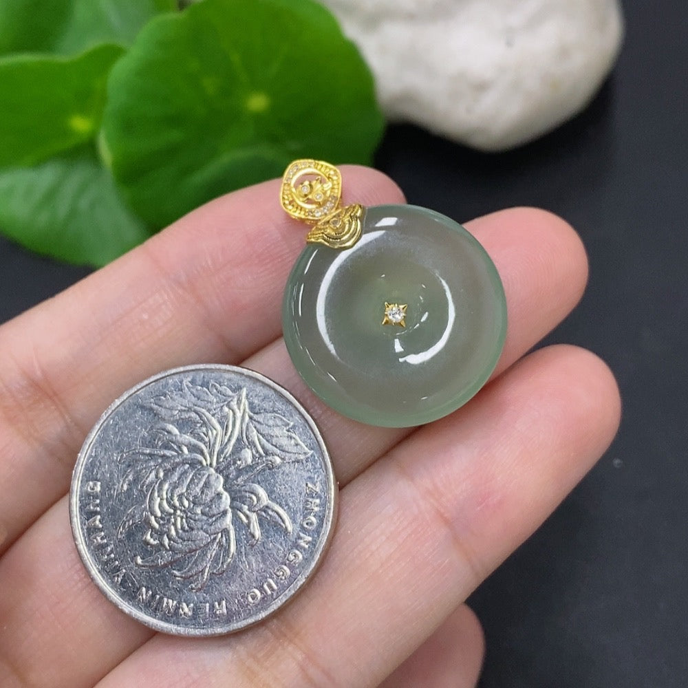 Jadeite peace knot pendant with 18k gold clasp, crafted from smooth jade, weighing approximately 4.5g, by HKHQ.