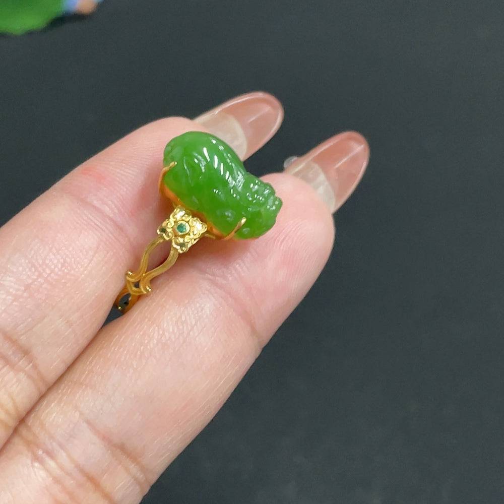 Huiliu Jade Jasper Inlaid Auspicious Beast Ring showcasing detailed jade inlay and intricate craftsmanship.