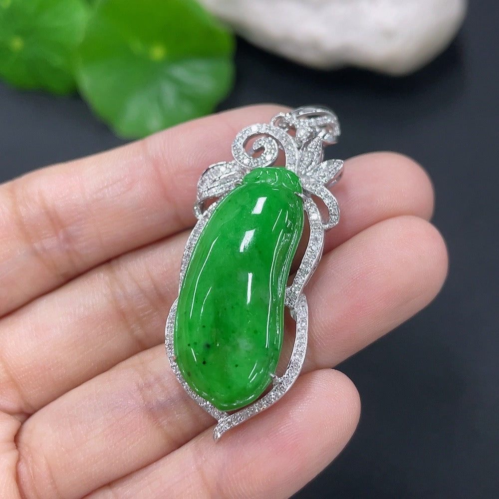 Jadeite Inlaid Blessing Melon Pendant with 18k Gold and Diamond Accents, Total Weight Approximately 8.19g, Contains Other Mineral Components