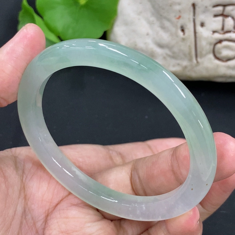 HKHQ jadeite oval bangle in size 55.3 with a polished finish, weight 24.3g, showcasing smooth, elegant craftsmanship.