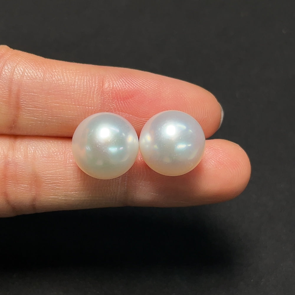 Saltwater pearl earrings with 18K gold setting from HKHQ, showcasing elegant pearl dangles on fine gold hooks.