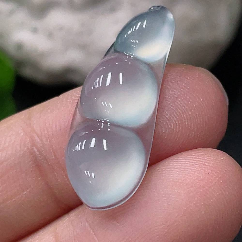 Jadeite inlaid pendant with lucky beans by HUILIU HQ, featuring intricate design and total weight of 1.86g.