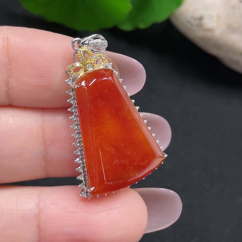 Jadeite Plain Pendant with 18K Gold Setting, Total Weight Approx. 4.7g (Accented with Diamonds)