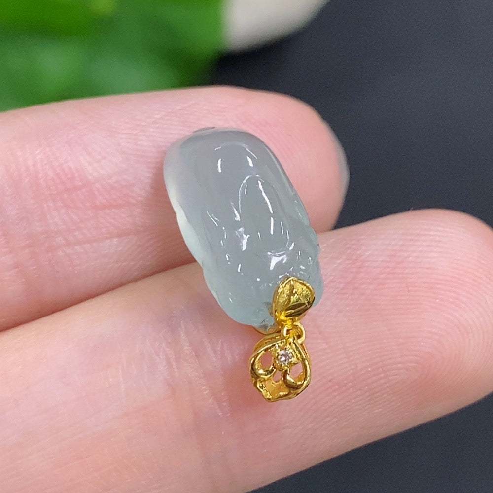 Jadeite Pi Xiu Inlaid Pendant with 18K Gold Clasp, Total Weight Approximately 2g, Non-Diamond