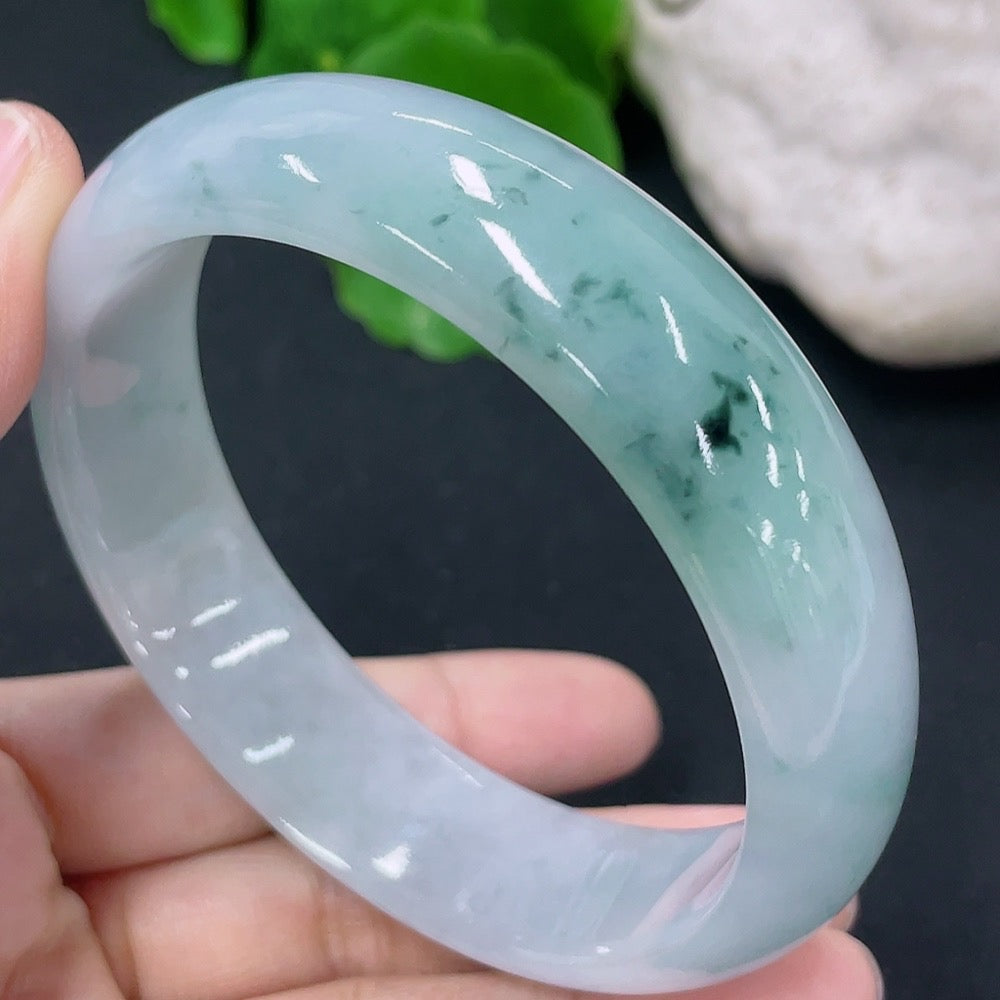 HKHQ jadeite round bangle, size 57.8, weighs 62.2g, showcasing smooth jadeite material and polished finish.