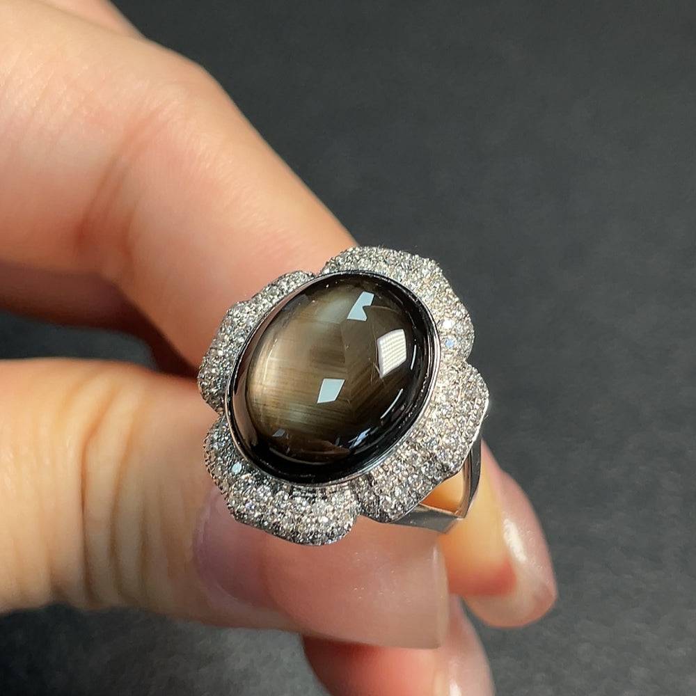 Huiliu certified sapphire ring with diamond accents, showcasing a vibrant blue gemstone and sparkling diamond details.