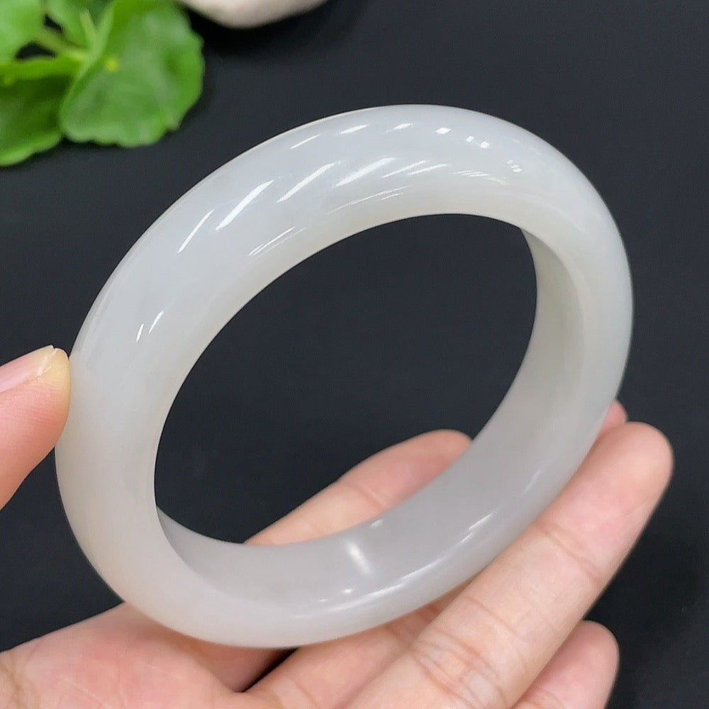 Hetian Jade Round Bracelet, Loop Size 59.6, Total Weight Approx. 81.3g