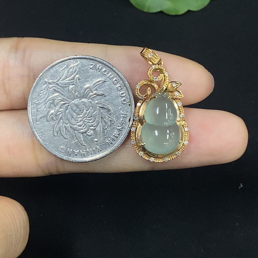 Jadeite Gourd Inlaid Pendant AU71% with Diamond Accents